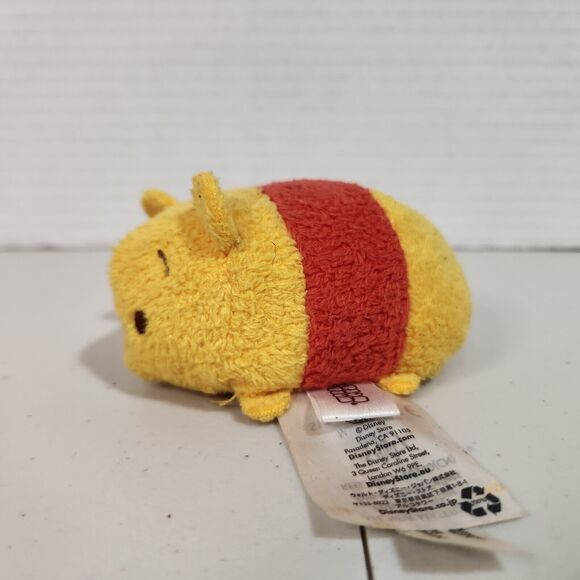 Disney Tsum Tsum 3.5” Mini Plush Winnie The Pooh - Picture 2 of 6